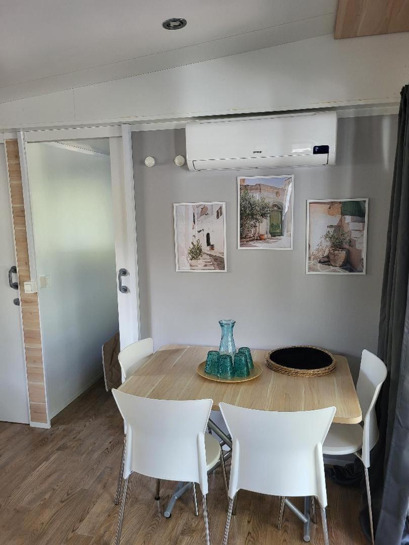 Mobilheim Andrea Wunderschoene Ferienwohnung Direkt Am Meer 제제라 외부 사진